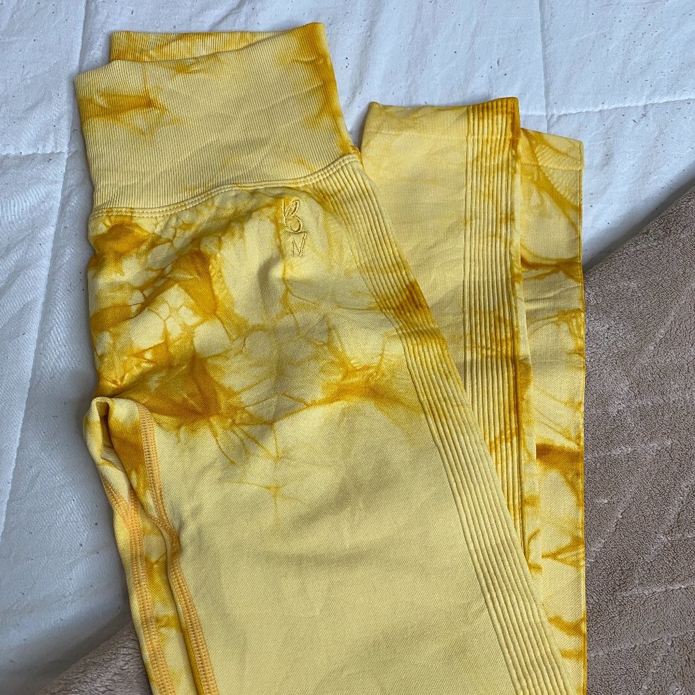 Body By Neeks Scrunch Butt Leggings